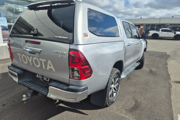 2018 Toyota HiLux  SR5 Double Cab Pick Up Image 11
