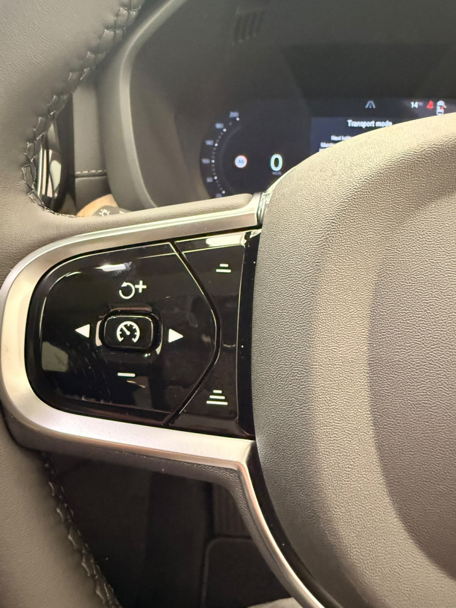 2025 MY26 Volvo XC60 UZ Ultra B5 Dark SUV Image 15