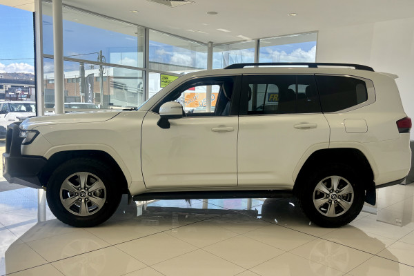 2022 Toyota LandCruiser FJA300R VX SUV Image 8