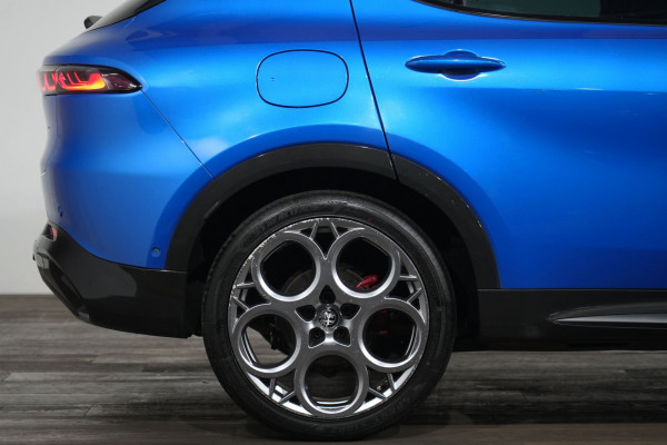 2023 Alfa Romeo Tonale Veloce SUV Image 6