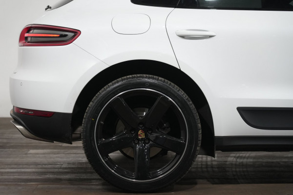 2017 Porsche Macan SUV Image 6
