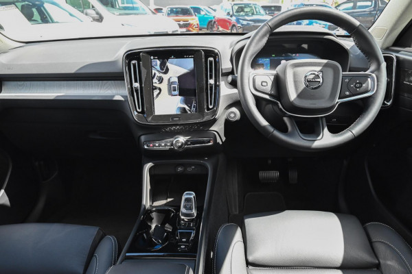 2025 MY26 Volvo XC40 XZ Ultra B4 Bright SUV Image 9
