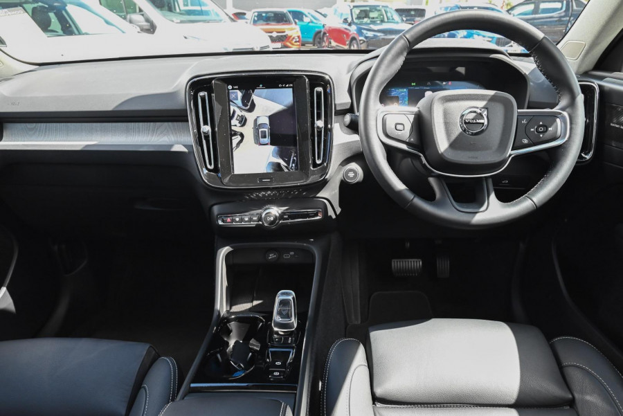 2025 MY26 Volvo XC40 XZ Ultra B4 Bright SUV Image 9