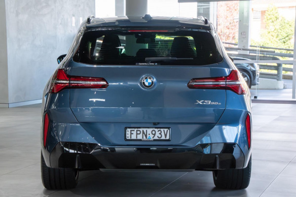 2025 BMW X3 G45 30e xDrive SUV image 5