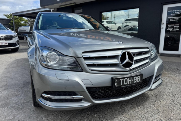 2012 Mercedes-Benz C-Class W204 C250 BlueEFFICIENCY Elegance Sedan Image 3