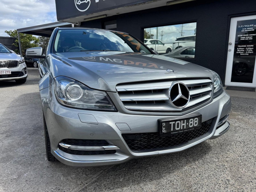 2012 Mercedes-Benz C-Class W204 C250 BlueEFFICIENCY Elegance Sedan Image 3