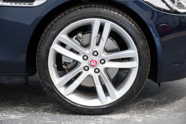 2016 Jaguar XE 20t Prestige Sedan Image 6