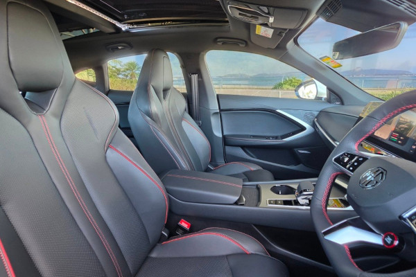 2025 MG MG7  Essence Sedan Image 2
