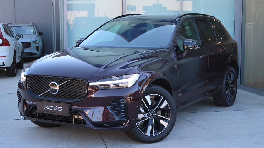 2025 Volvo XC60 UZ Plus T8 Plug-in Hybrid Dark SUV Image 4
