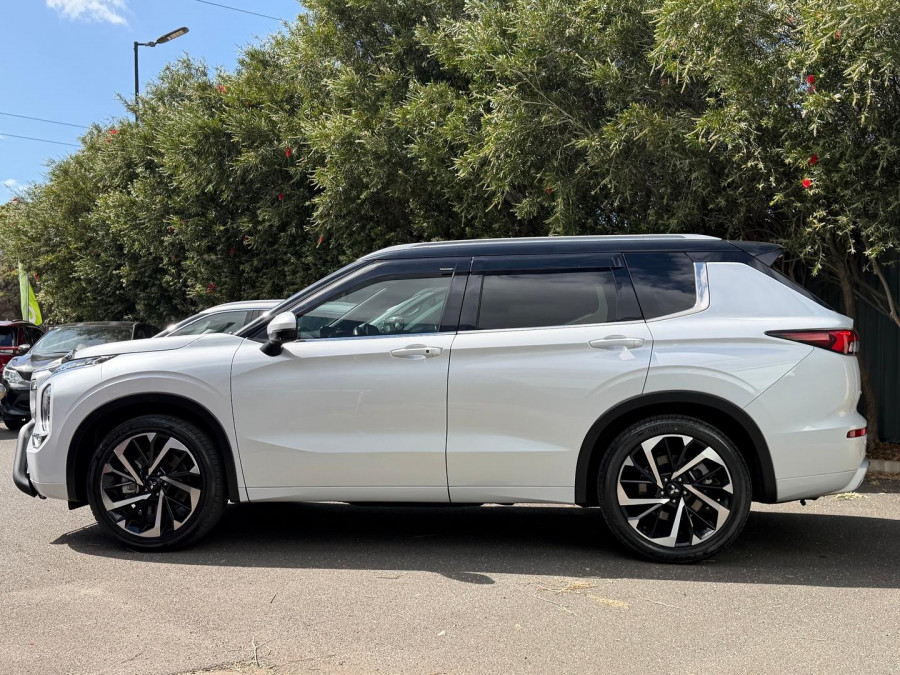 2024 Mitsubishi Outlander ZM Exceed Tourer SUV Image 1