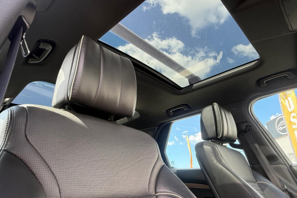 2018 Land Rover Discovery Series 5 HSE Luxury SUV Image 26