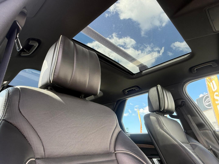 2018 Land Rover Discovery Series 5 HSE Luxury SUV Image 26