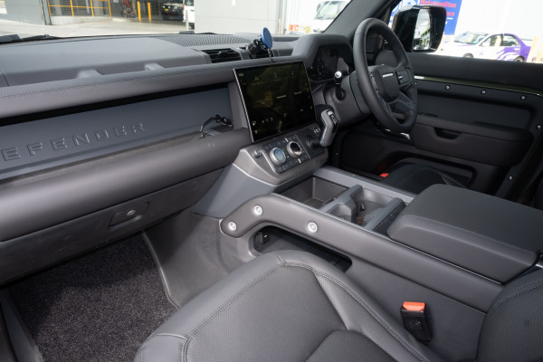 2026 Land Rover Defender L663 110 D350 X-Dynamic SE SUV image 7