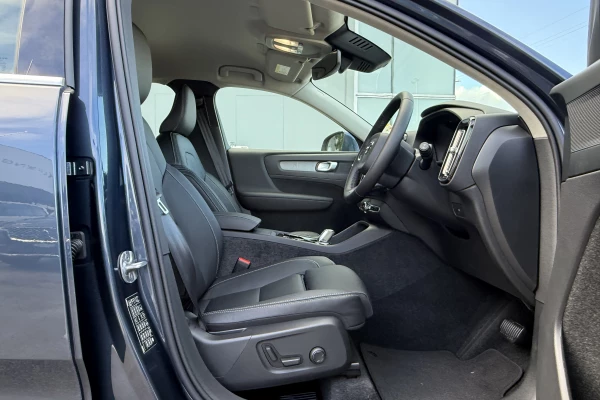 2026 Volvo XC40 XZ Ultra B4 Bright SUV Image 8