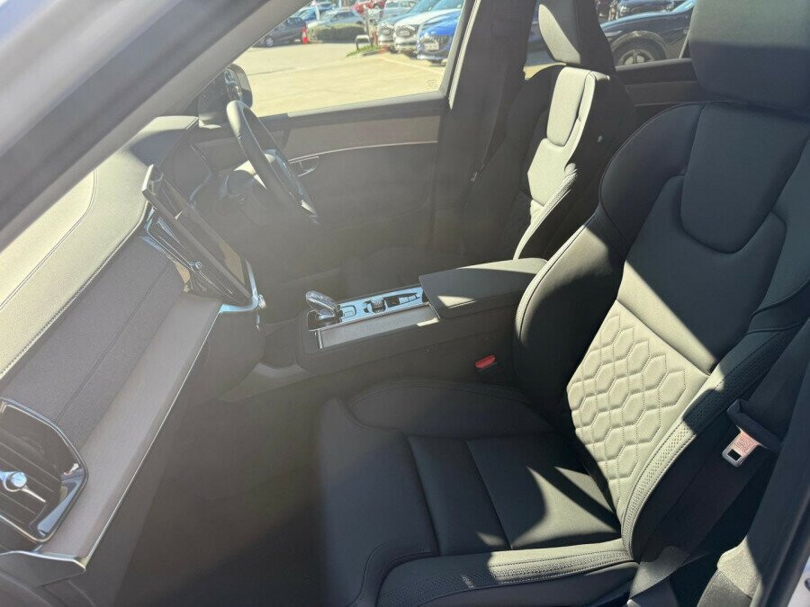 2026 Volvo XC90 L Series Plus T8 Plug-in Hybrid Dark SUV Image 14