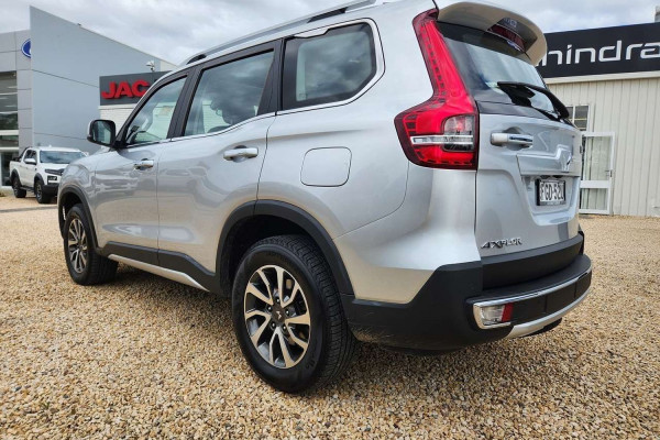 2023 Mahindra Scorpio  Z8 SUV Image 5