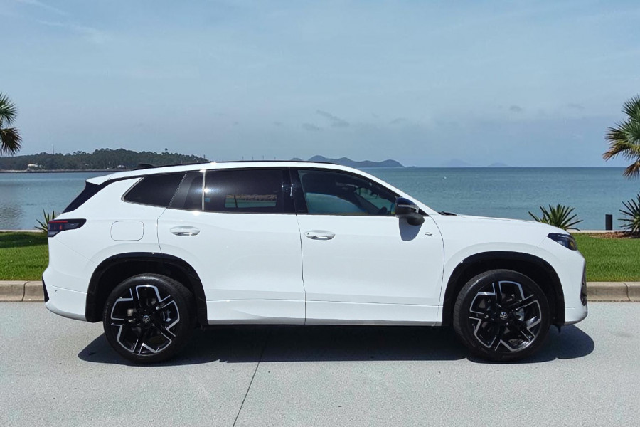 2025 MY26 Volkswagen Tayron R4 195TSI R-Line SUV Image 2