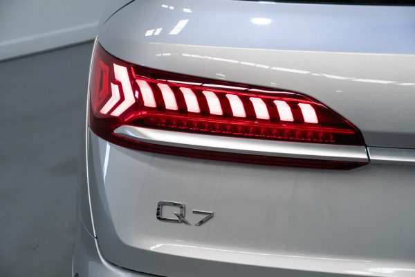 2022 Audi Q7 4M 45 TDI SUV image 11