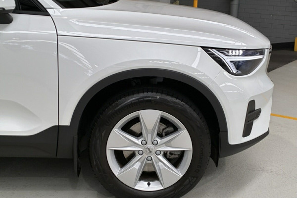 2025 Volvo XC40 XZ Plus B4 SUV Image 6