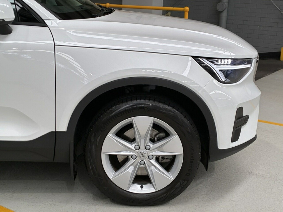 2025 Volvo XC40 XZ Plus B4 SUV Image 6