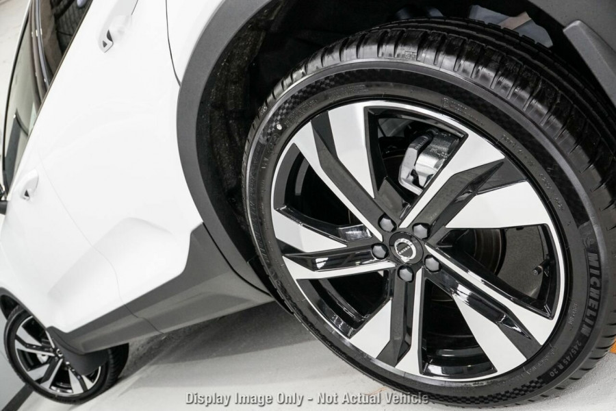 2026 Volvo XC40 XZ Ultra B4 Dark SUV Image 4