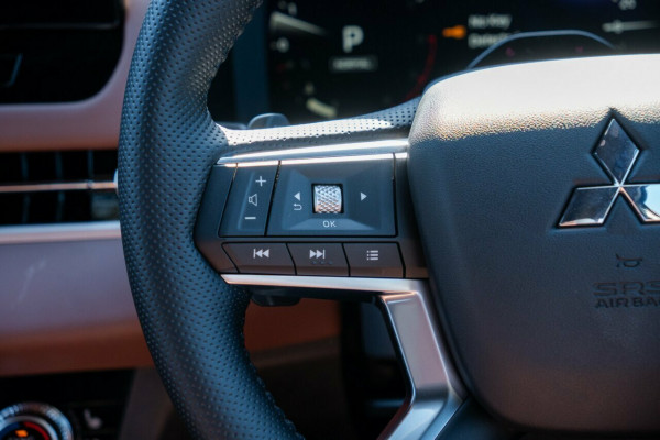 2025 Mitsubishi Outlander ZM Exceed Tourer SUV Image 12