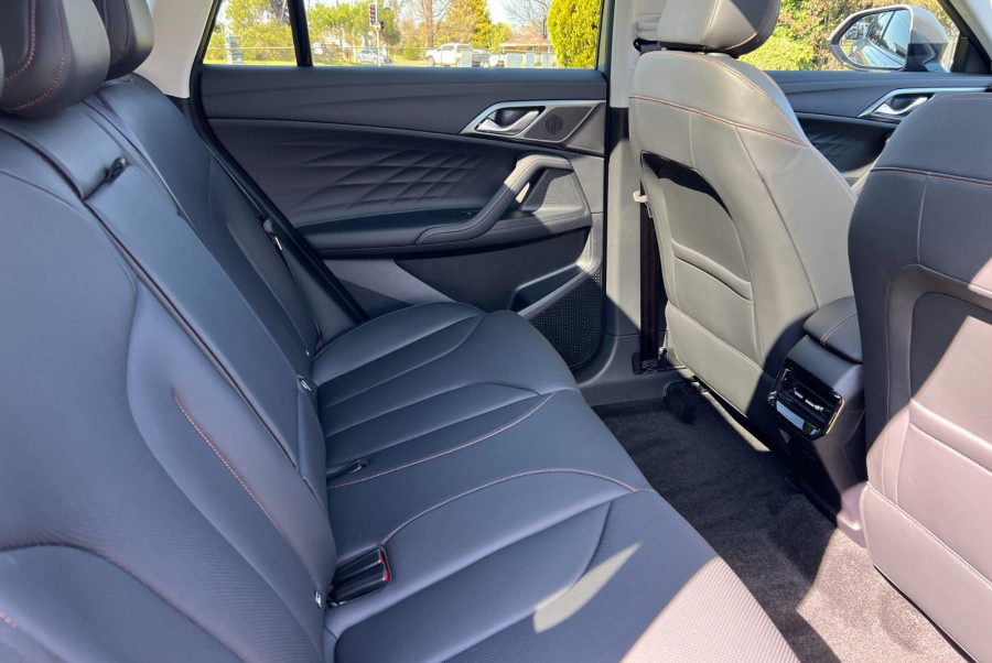 2024 MY24.5 MG HS AS33 Essence SUV Image 11