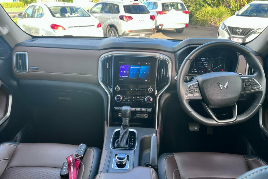2023 Mahindra Scorpio  Z8 SUV Image 11