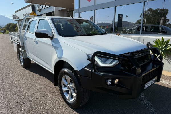 2023 Isuzu D-MAX RG LS-M Cab Chassis Image 1