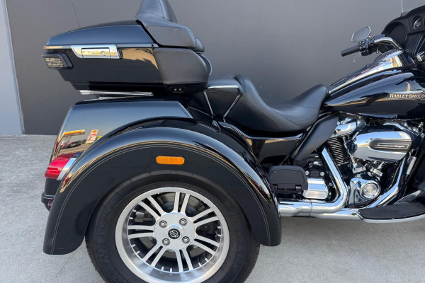 2019 Harley-Davidson Tri Glide Ultra 114 (FLHTCUTG) Trike Image 5