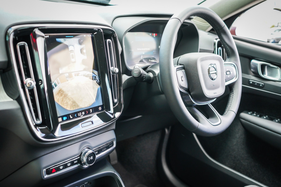 2024 MY25 Volvo XC40 XZ Ultra B4 Bright SUV Image 32