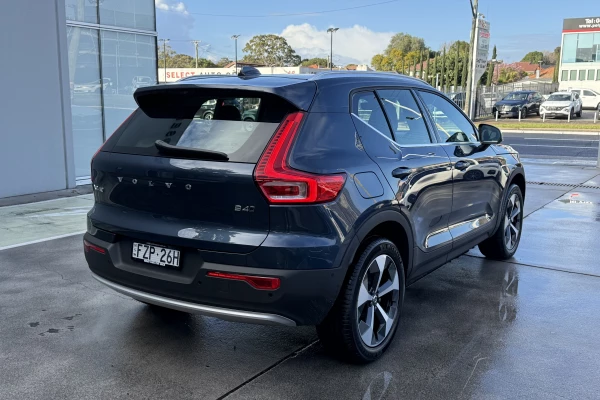 2026 Volvo XC40 XZ Ultra B4 Bright SUV Image 4