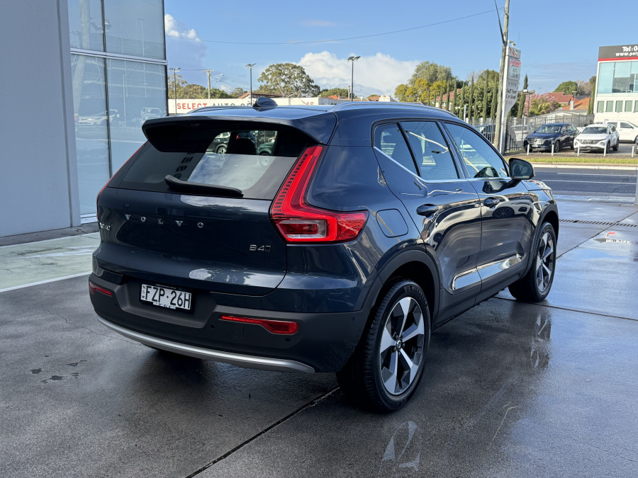 2026 Volvo XC40 XZ Ultra B4 Bright SUV Image 4
