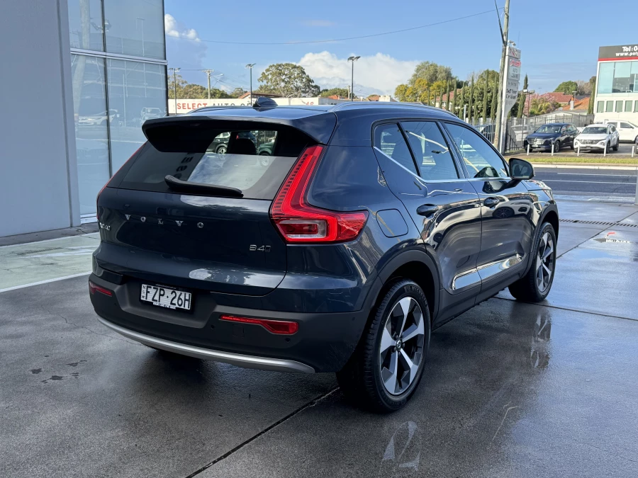 2026 Volvo XC40 XZ Ultra B4 Bright SUV Image 4