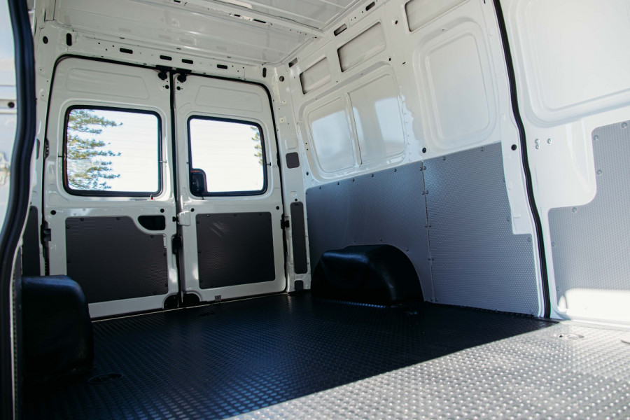 2023 LDV V80  LWB Van Image 24