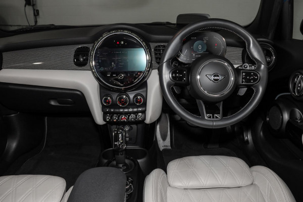 2021 MINI Cooper F55 LCI S Classic Hatch image 7
