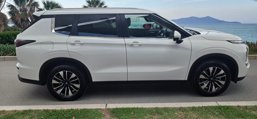 2025 Mitsubishi Outlander ZM LS SUV Image 8