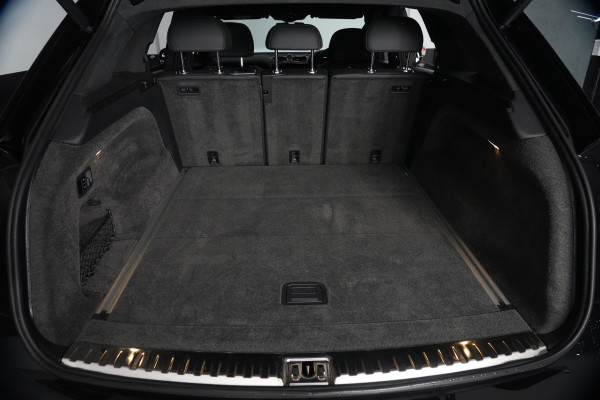 2024 Bentley Bentayga V8 SUV Image 11