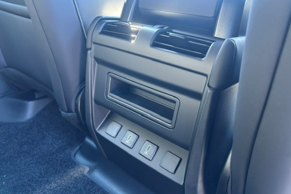 2025 MY26 Land Rover Defender L663 110 D350 X-Dynamic SE SUV Image 24