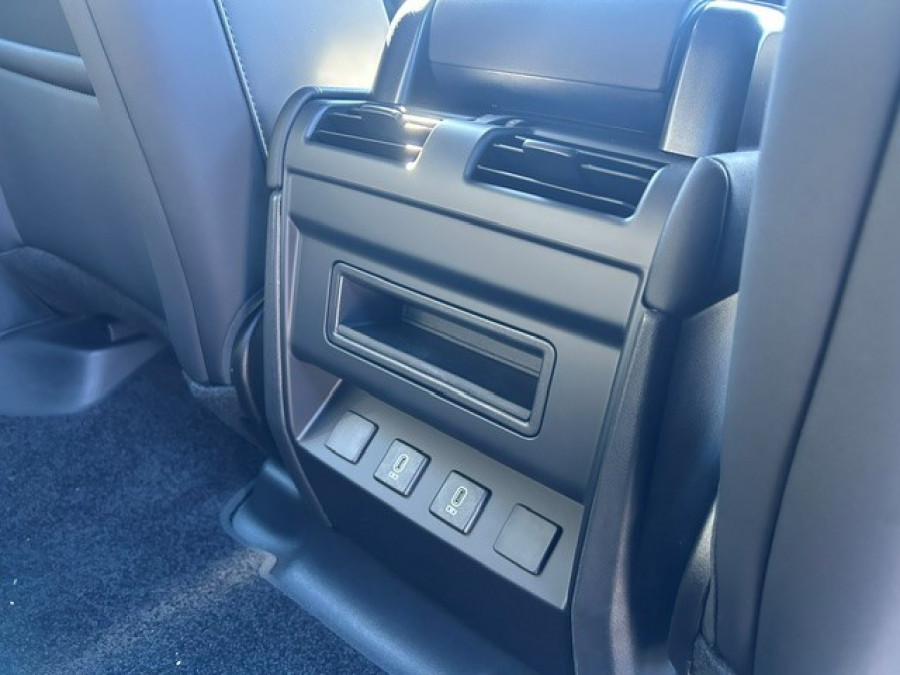 2025 MY26 Land Rover Defender L663 110 D350 X-Dynamic SE SUV Image 24