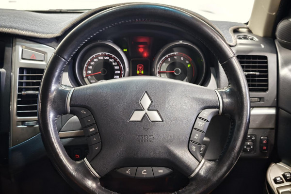 2020 Mitsubishi Pajero NX GLS SUV Image 9