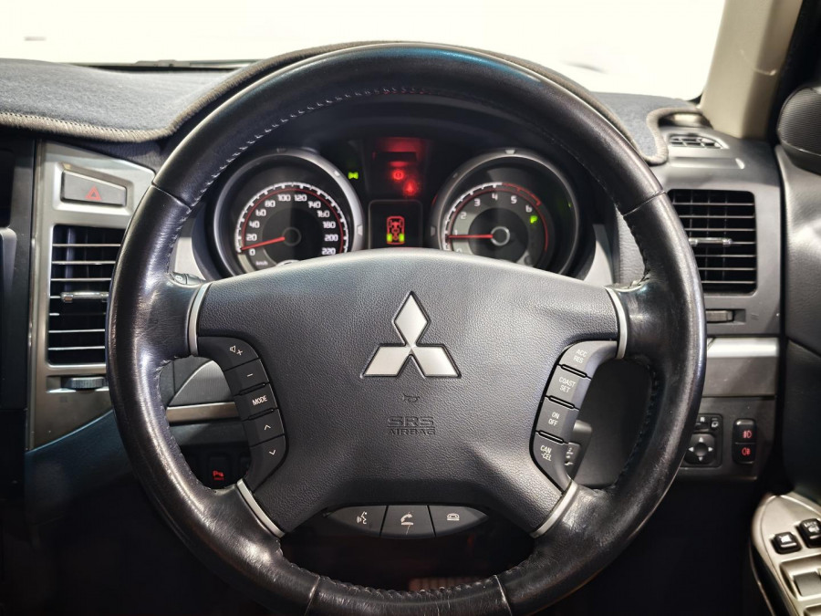 2020 Mitsubishi Pajero NX GLS SUV Image 9