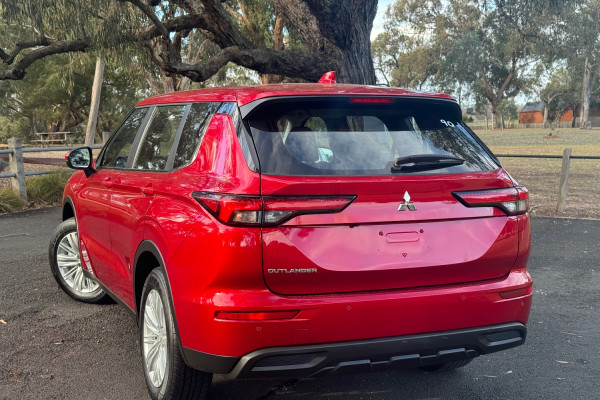 2023 Mitsubishi Outlander ZM ES SUV