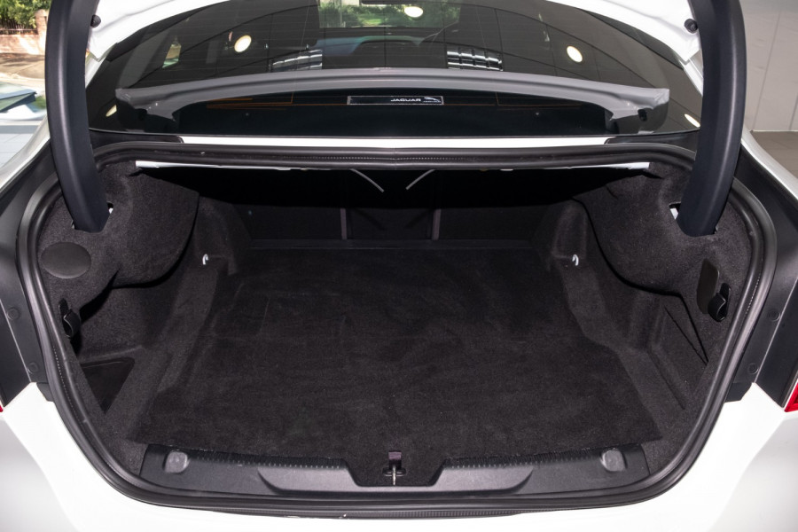 2015 MY16 Jaguar XE X760 Prestige Saloon Image 19