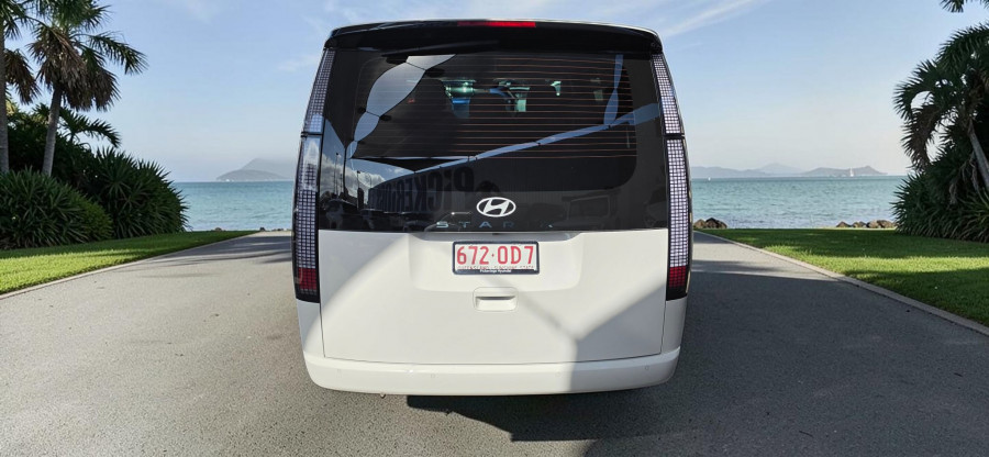 2025 Hyundai Staria US4.V3 SUV Image 6