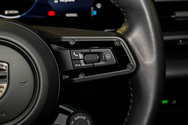 2025 Porsche Macan SUV