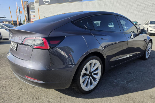 2021 Tesla Model 3  Long Range Sedan Image 7