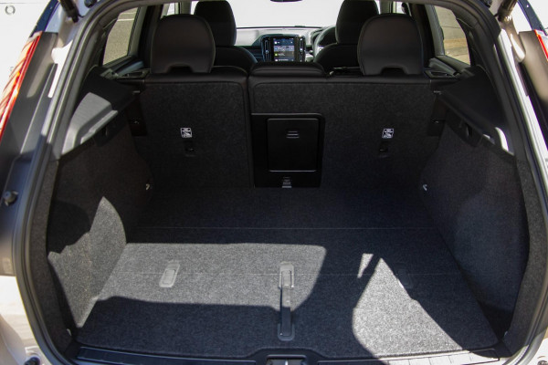 2026 Volvo EX40  Ultra Single Motor Extended Range SUV Image 8