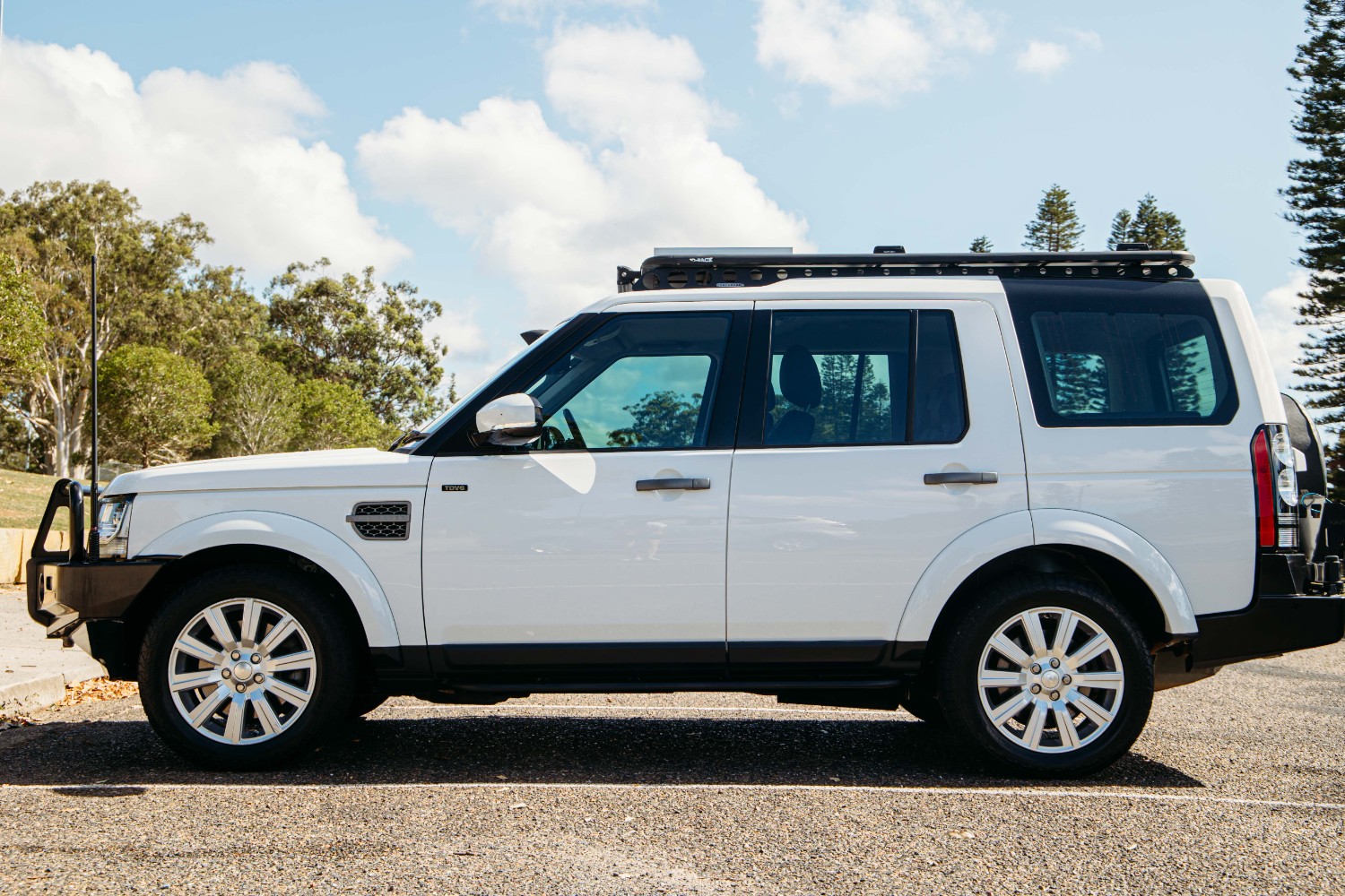 2015 Land Rover Discovery TDV6 Wagon Image 9