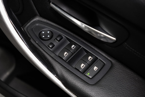 2015 BMW 3 Series F30 316i Sport Line Sedan